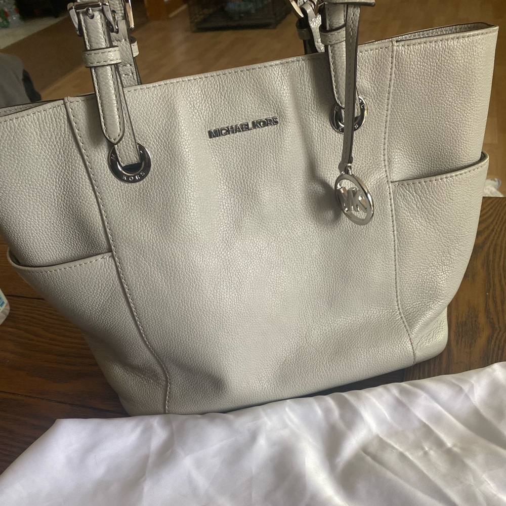 Michael Kors Jet Set Pebble Tote